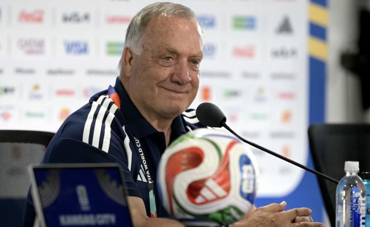 RECORD FOR DICK ADVOCAAT